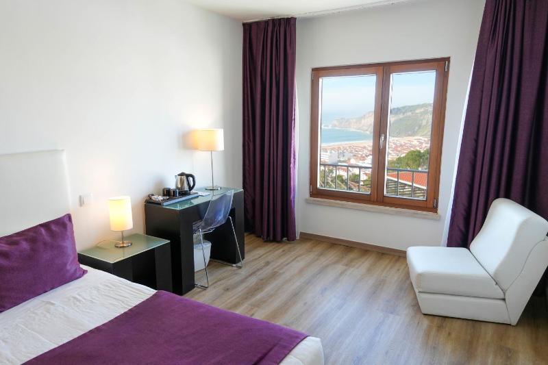 Double/Twin Room with Sea View image 4