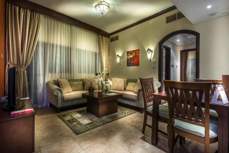 Classic One Bedroom Twin Beds image 1