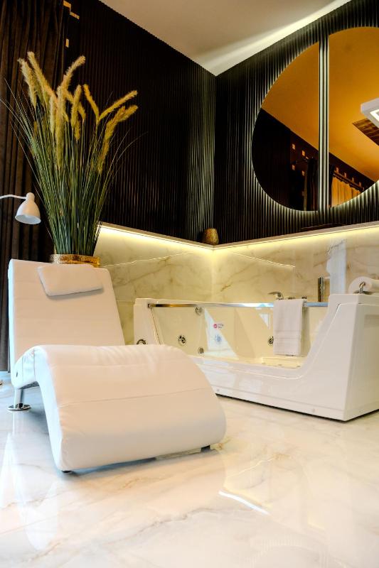 Hotel Luxor - image 6