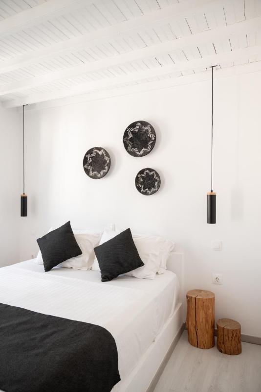 Deluxe Double Room with Balcony image 1