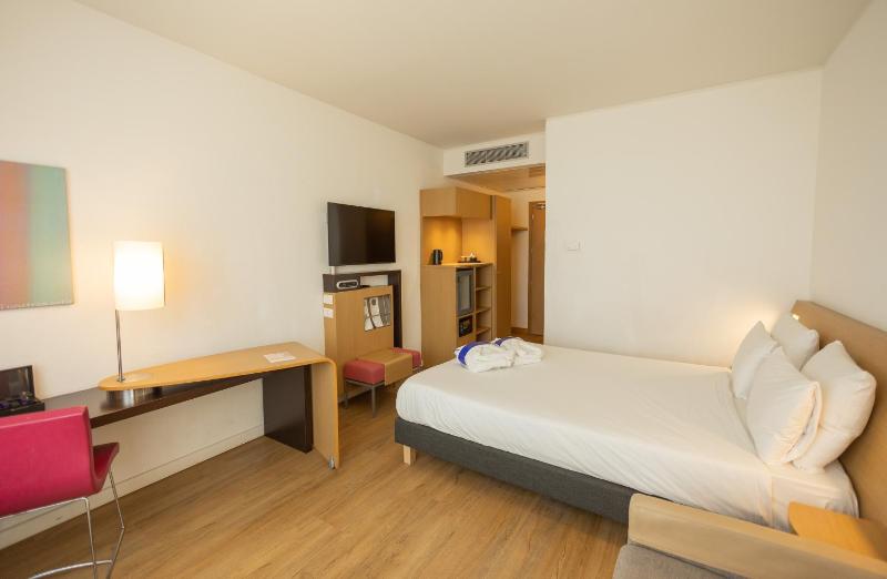 Executive Room image 3