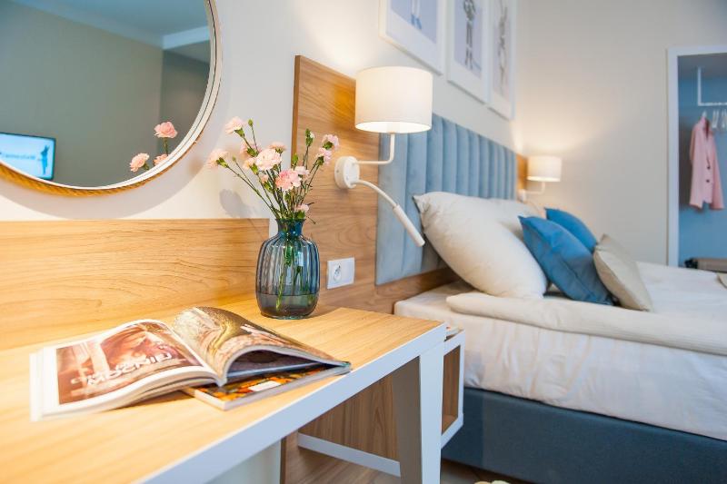Deluxe Double Room image 4