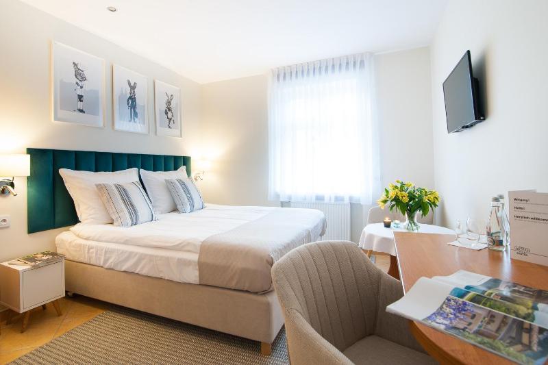 Standard Double Room image 4