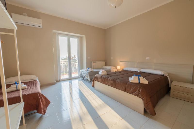 Deluxe Quadruple Room with Balcony image 3