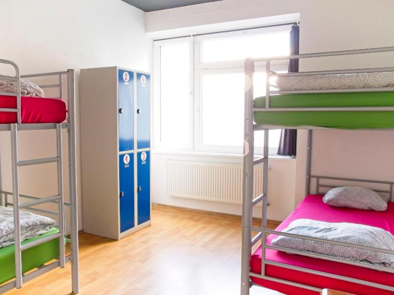 Bed in 4-Bed Mixed Dormitory Room image 1
