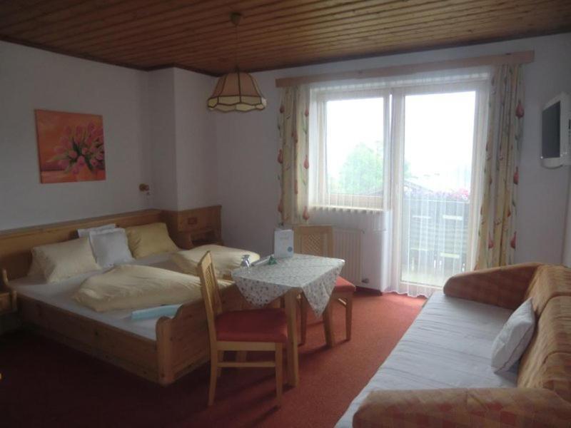 Standard Double Room image 3