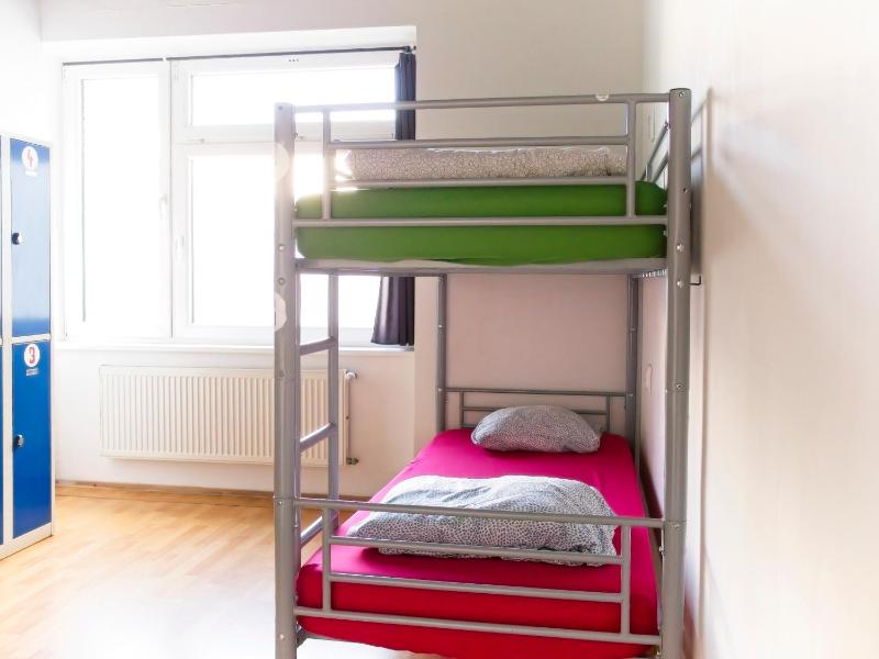 Bed in 4-Bed Mixed Dormitory Room image 4