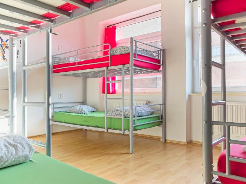 Bed in 6-Bed Mixed Dormitory Room image 3