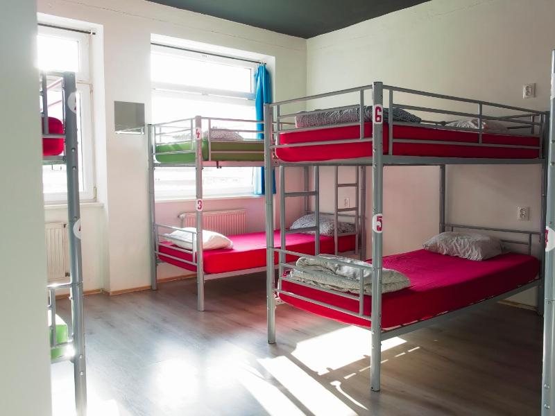 Bed in 8-Bed Mixed Dormitory Room image 3