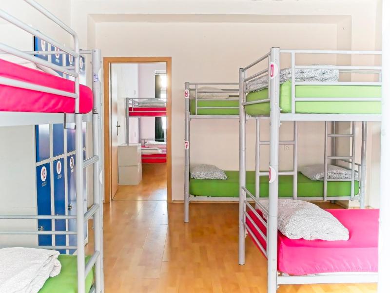 Bed in 14-Bed Mixed Dormitory Room image 3