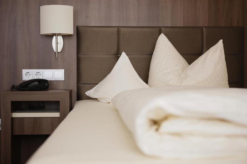 Cosy single room image 1