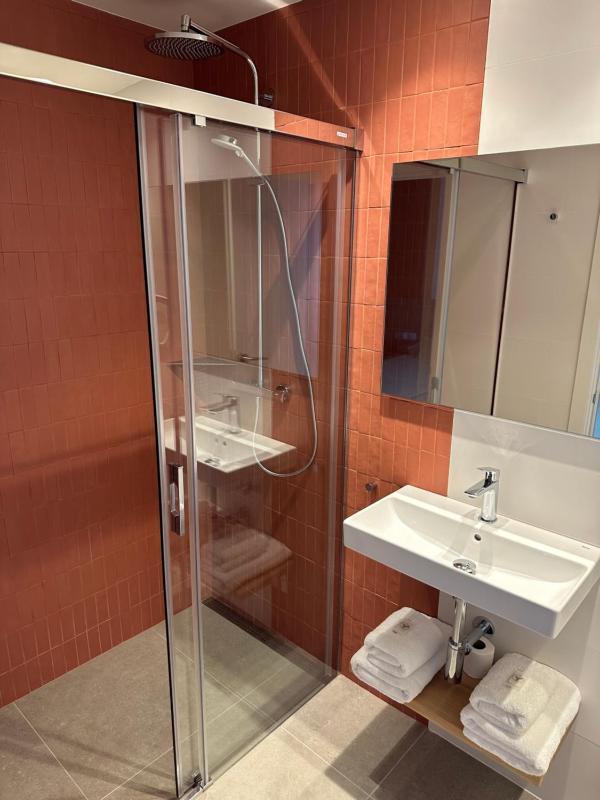 Superior Twin Room image 4