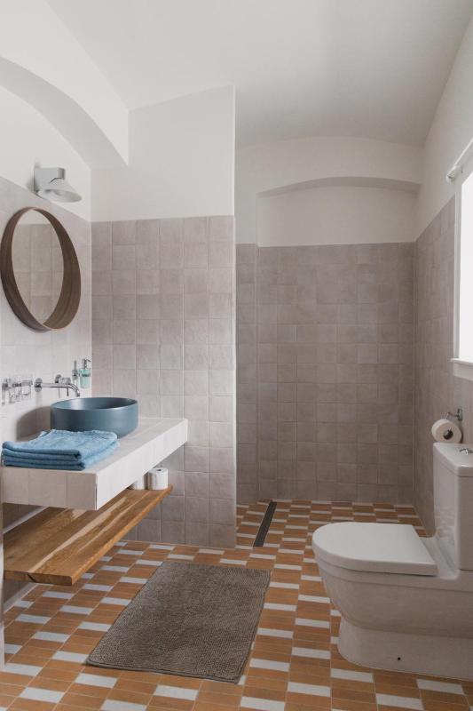 One-Bedroom Apartment image 4