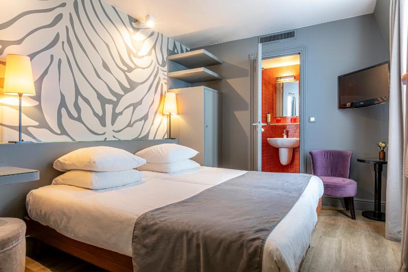 Standard Twin Room image 1