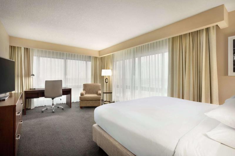 Corner King Room image 2