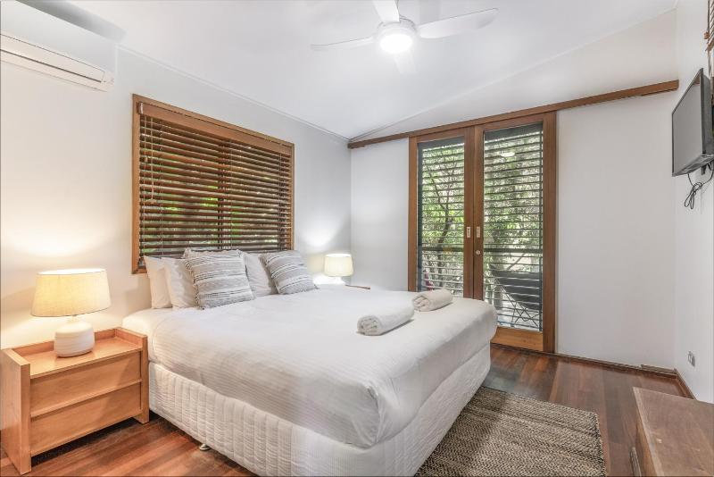 Fuller Holidays - Tuckeroo Beach House Beachfront Suffolk Park - image 15
