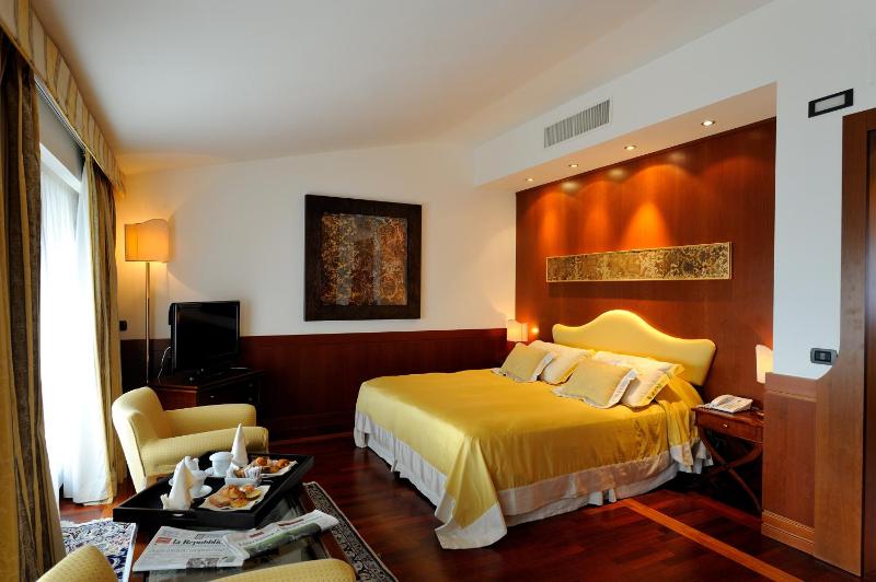 Junior Suite image 1