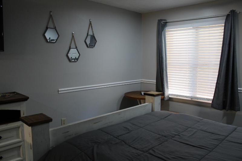Queen Room with Two Queen Beds image 3