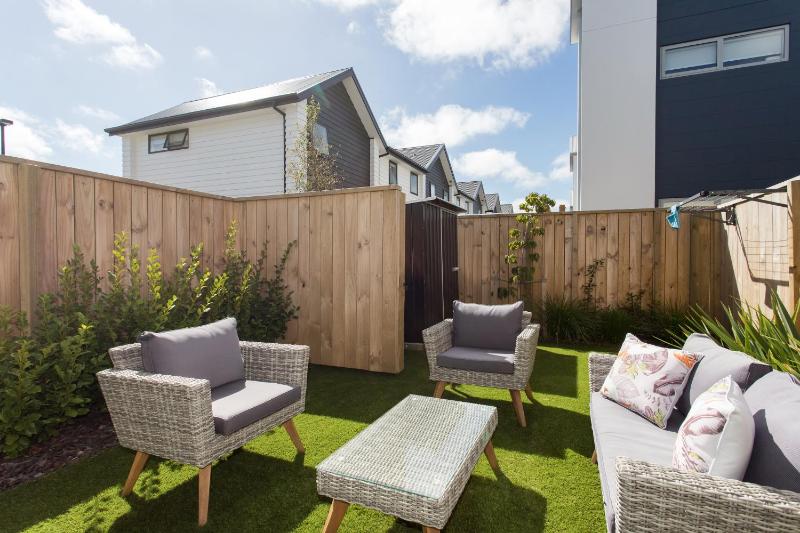 Modern Central Outdoor Living Bonus Handy CBD - image 13