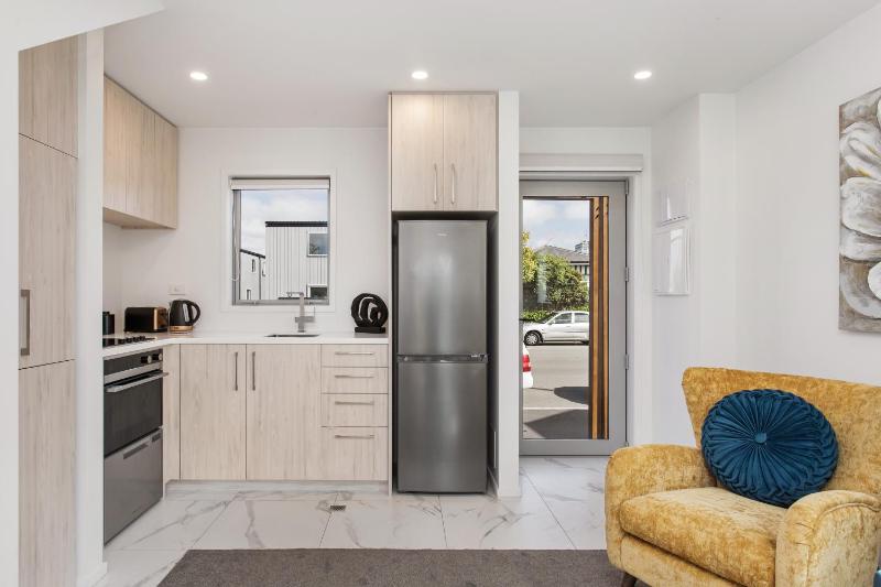 Modern Central Outdoor Living Bonus Handy CBD - image 6
