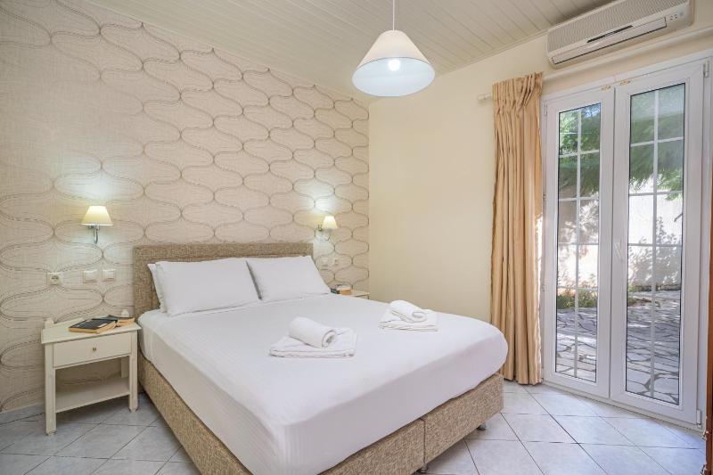 One-Bedroom Apartment with Sea View image 1
