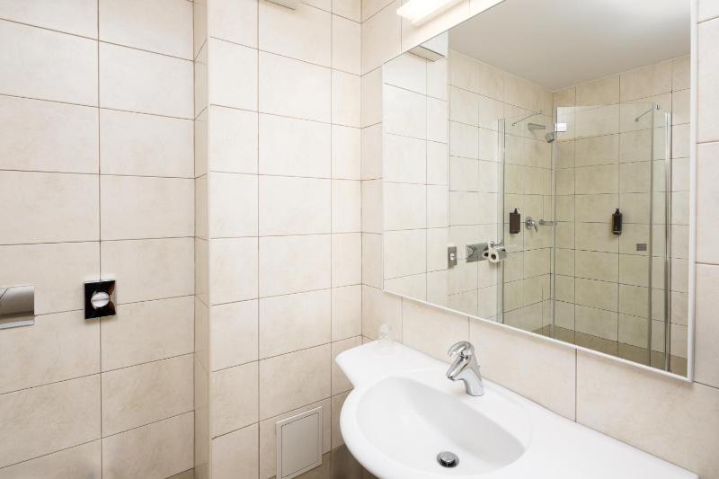 Standard Twin Room image 2