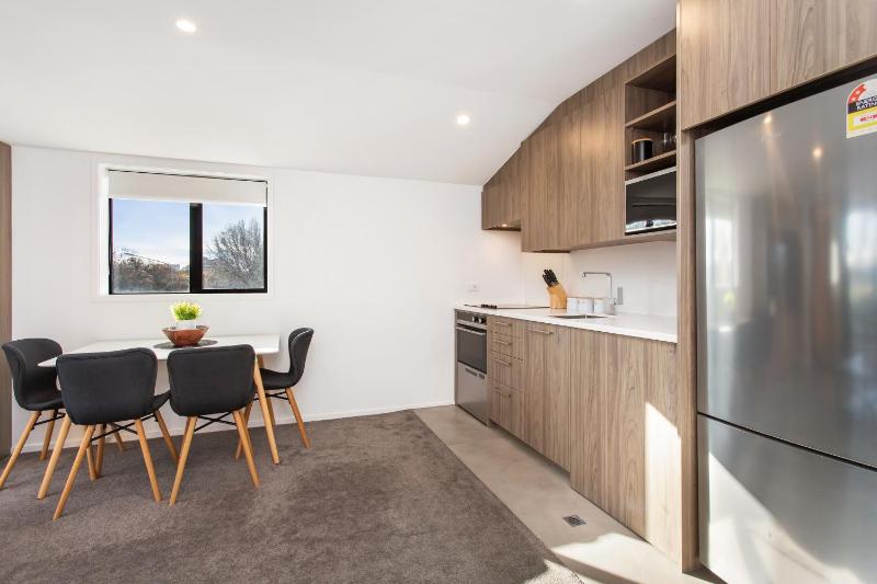Penthouse Apartment Scenic Views-Spacious 2br - image 11