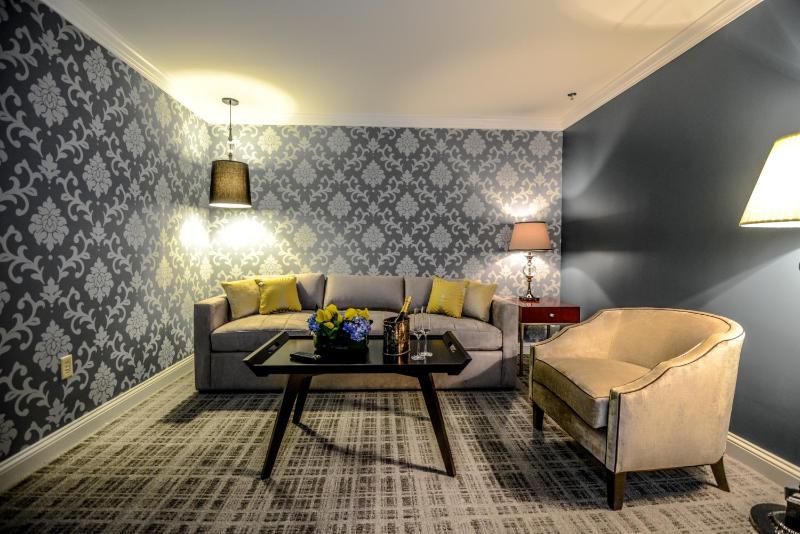 King Suite with Sofa Bed image 3