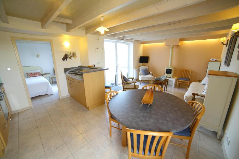 Three-Bedroom Cottage image 4