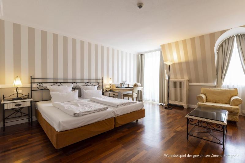 Deluxe Double Room image 3