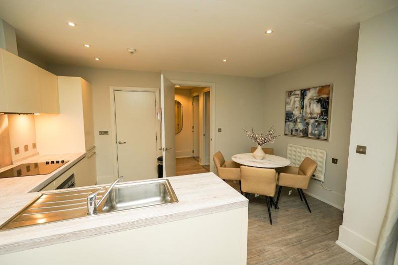 Two Bedroom Apartment with Balcony image 4