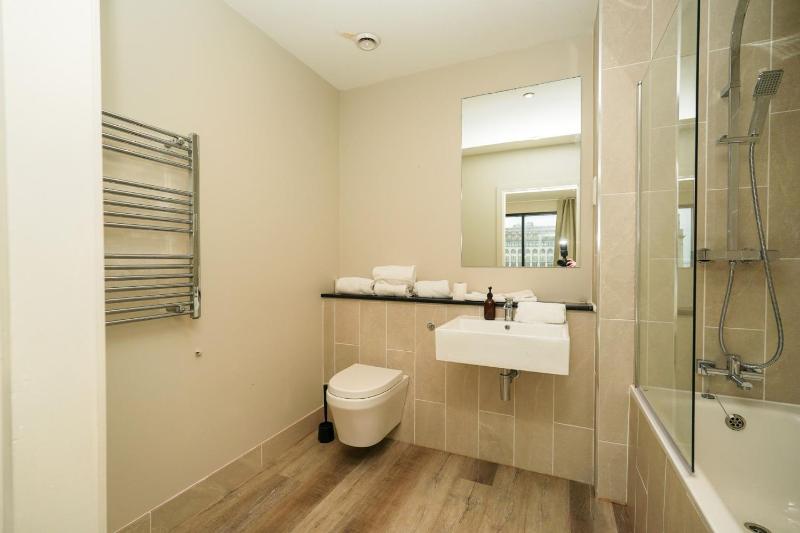 Two Bedroom Apartment with River View image 3