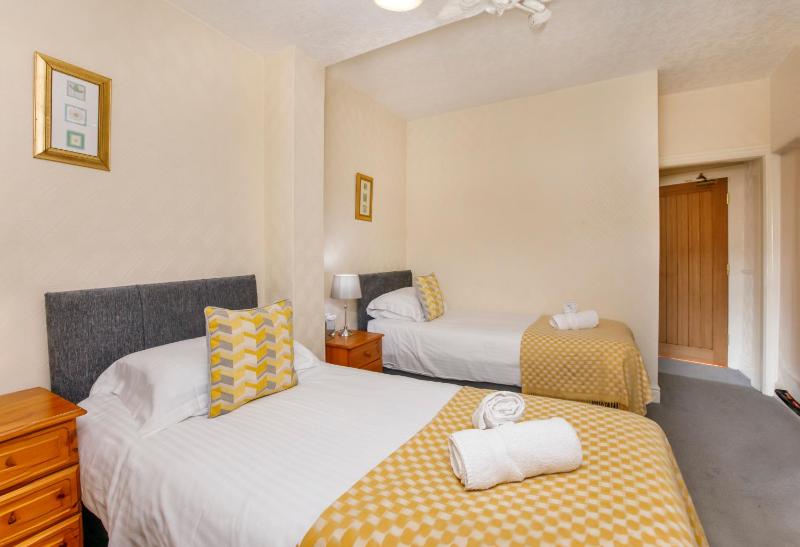 Twin Room – 1st floor (7)  image 4