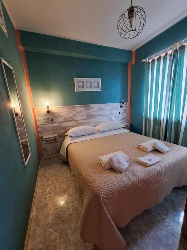 Economy Double Room image 1