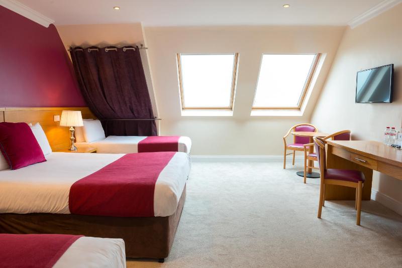 Quadruple Room with Sea View image 3