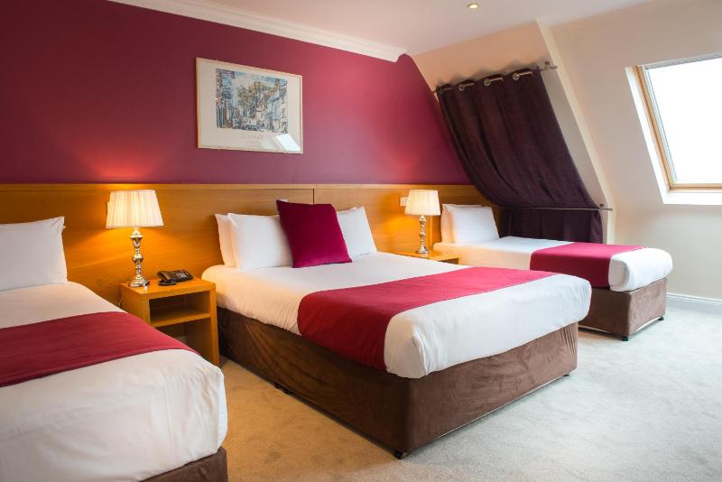 Quadruple Room with Sea View image 1