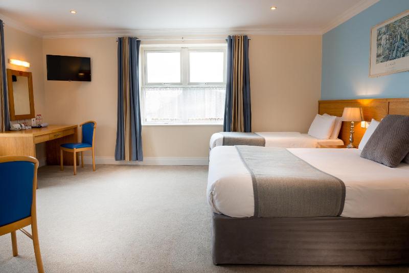 Twin Room image 3
