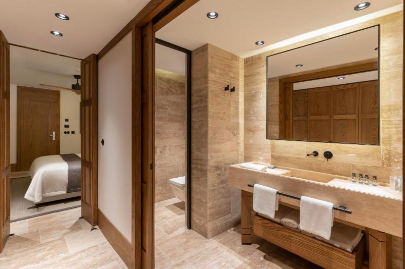 Poolside Suite image 3