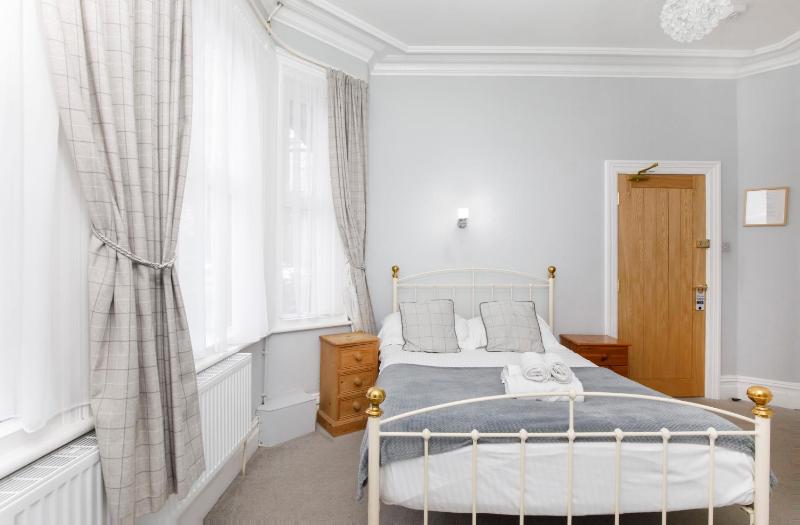 Standard Double – Ground floor (2) image 4