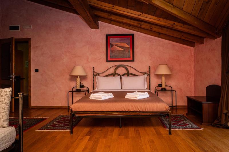 Deluxe Triple Room image 4