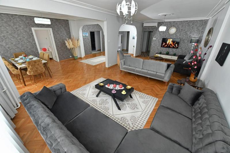 Center Suite 5 Images
