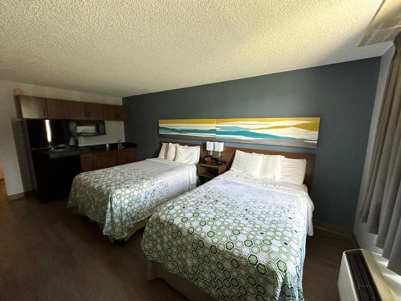 Studio Room with Two Double Beds Non-Smoking image 4