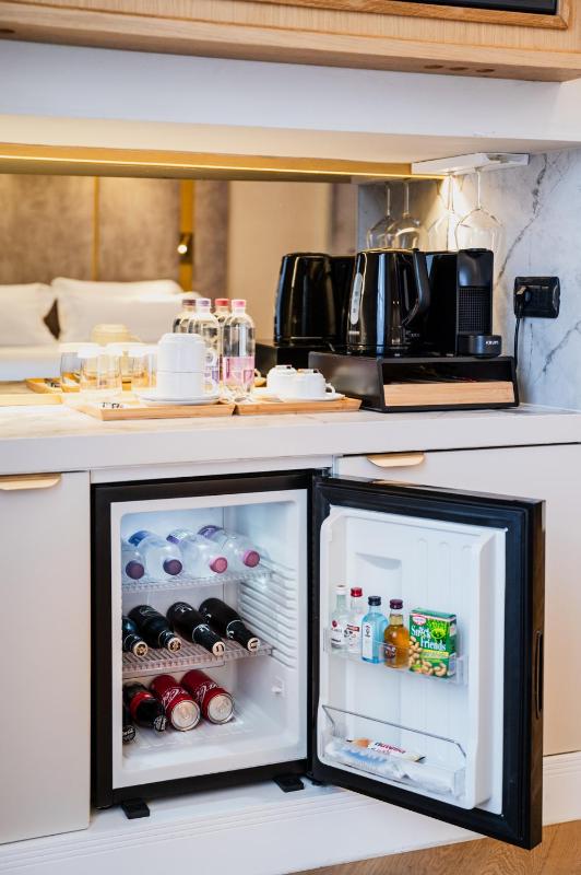 Deluxe Double Room with View image 3