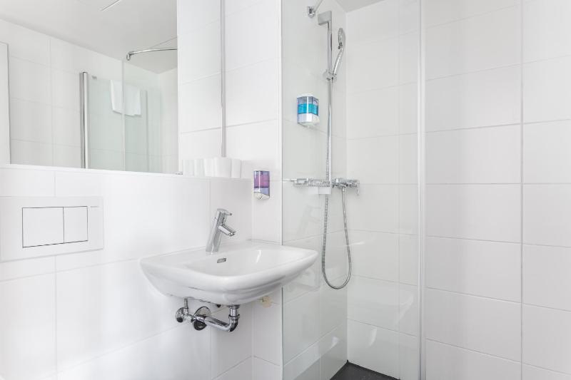 Small Double Room image 2