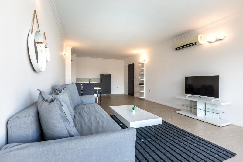 Apartment with Partial Sea View image 3