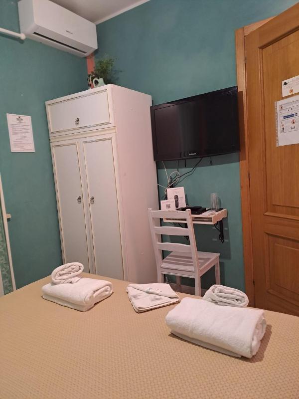 Economy Double Room image 3