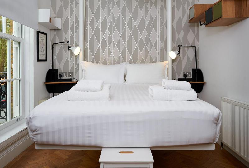 Small Double Room image 1