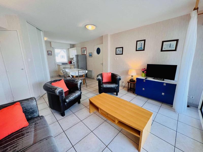 Quiberon: Apt 3 pièces 52m², 4 pers, centre ville, balcon, parking - FR-1-478-188 Images