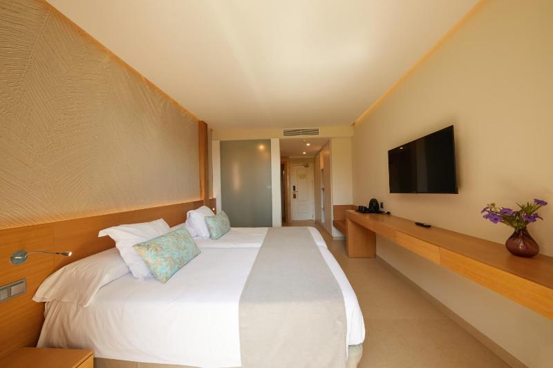 Standard Double or Twin Room image 3