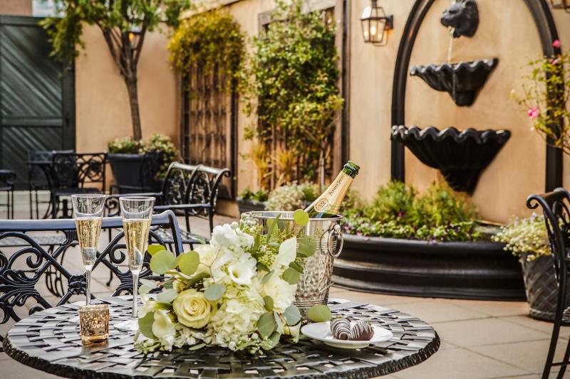 French Quarter Inn - image 8